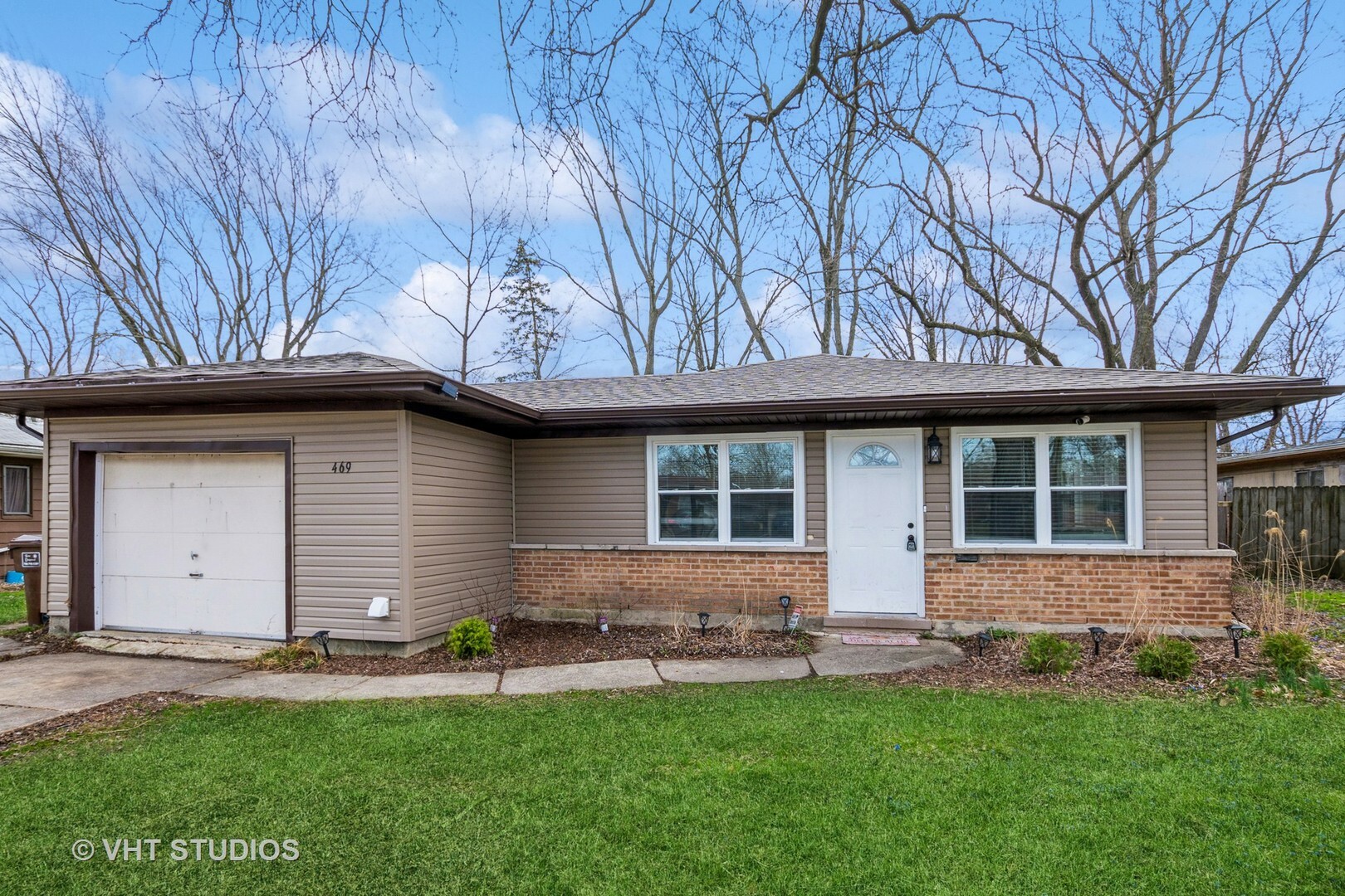 Property Photo:  469 Lakewood Boulevard  IL 60466 