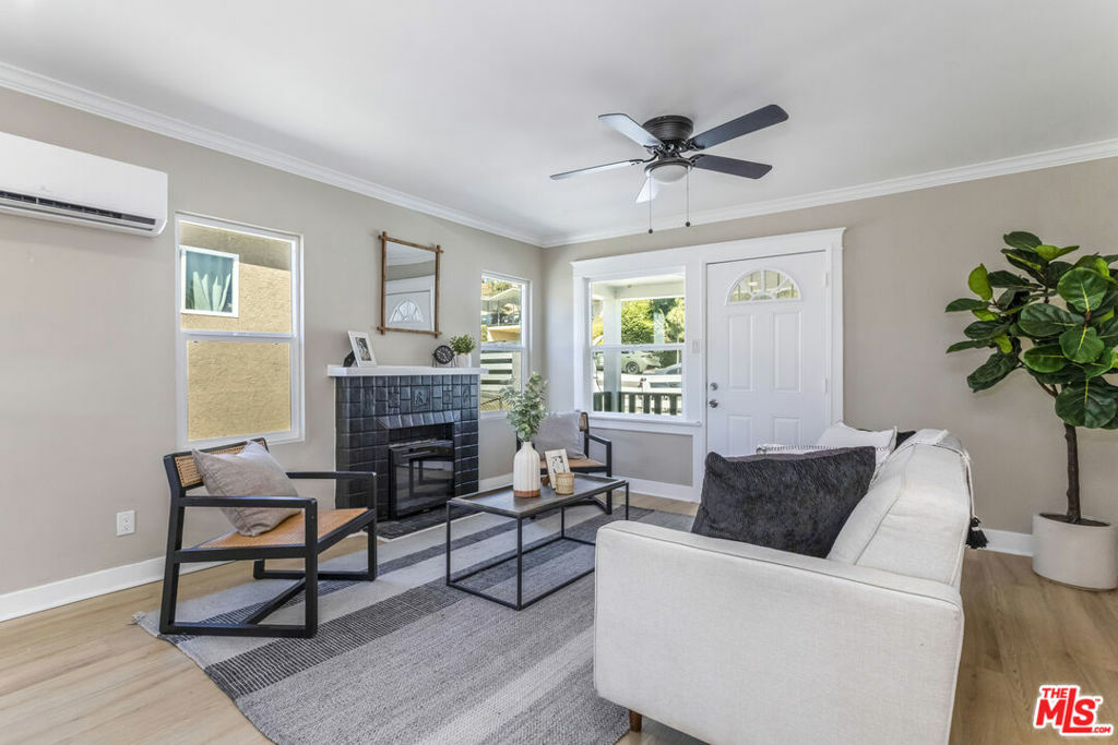 Property Photo: 2106 Charlotte Street CA 90033