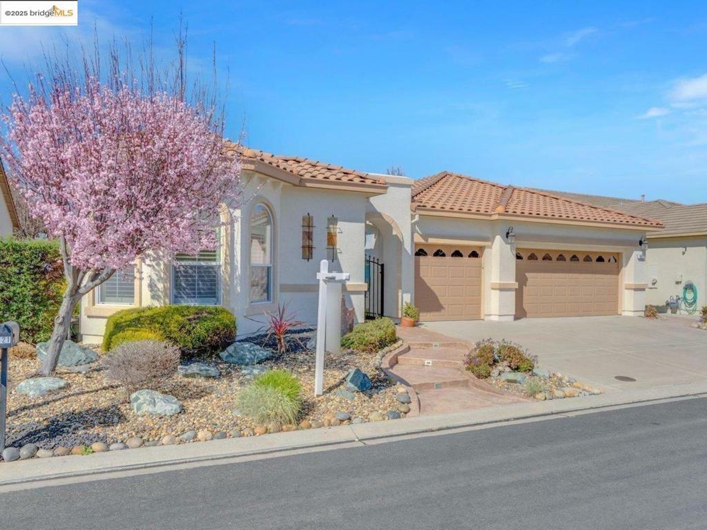 Property Photo: 517 Marianna Pl CA 94571