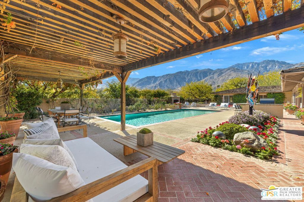 Property Photo: 1850 Smoke Tree Lane CA 92264