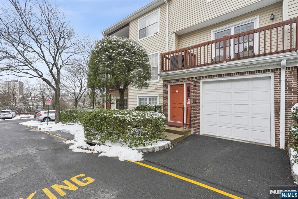 Property Photo: 556 Ridge Lane 5212 NJ 07024