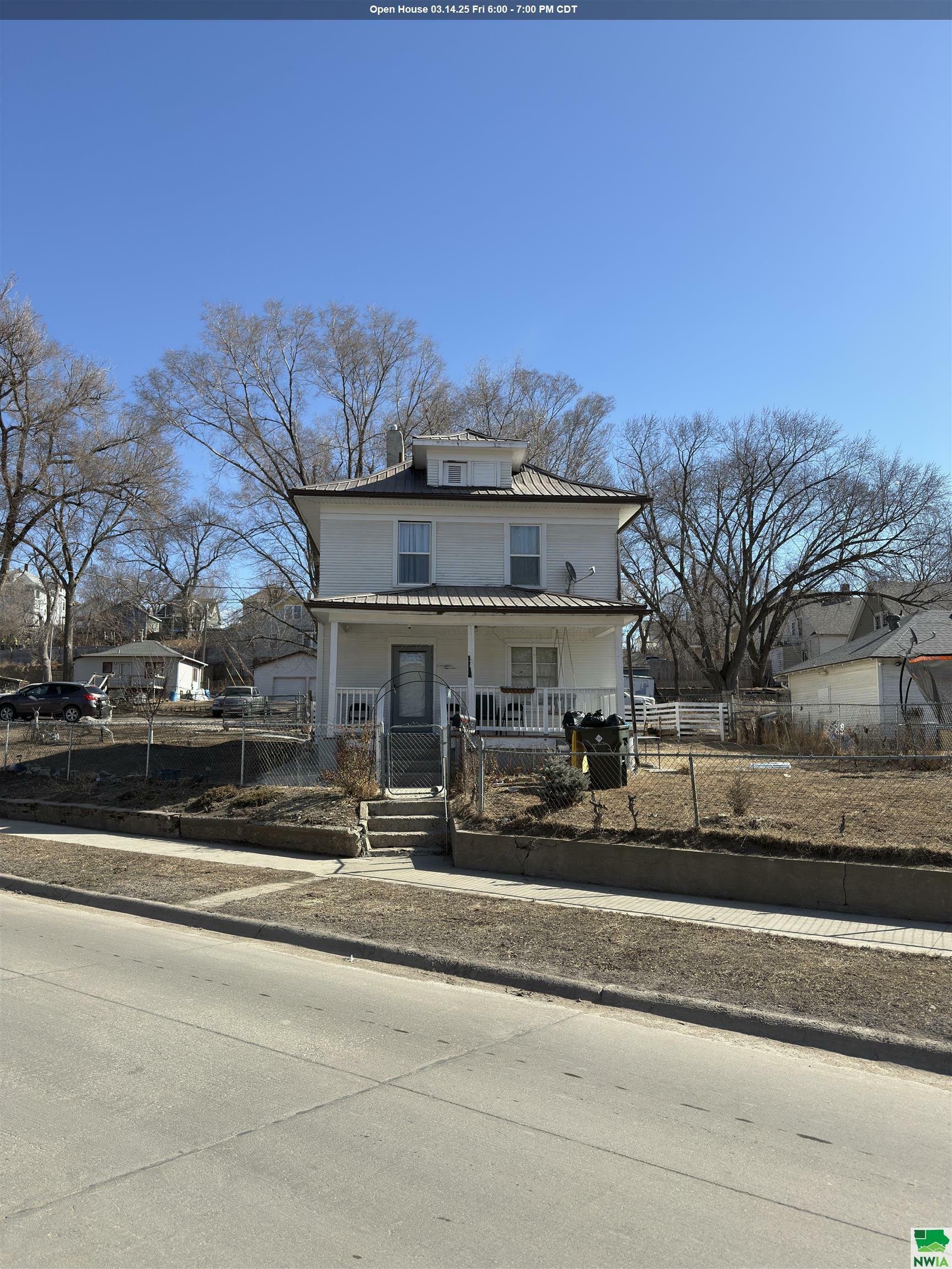 Property Photo:  1714 Ingleside Ave  IA 51104 