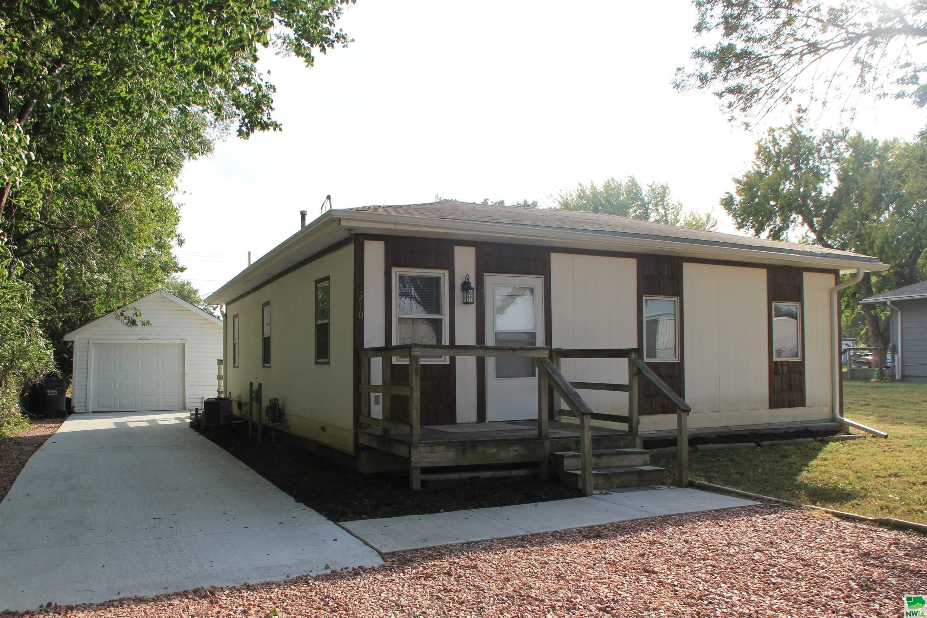 Property Photo: 1210 Locust NE 68730