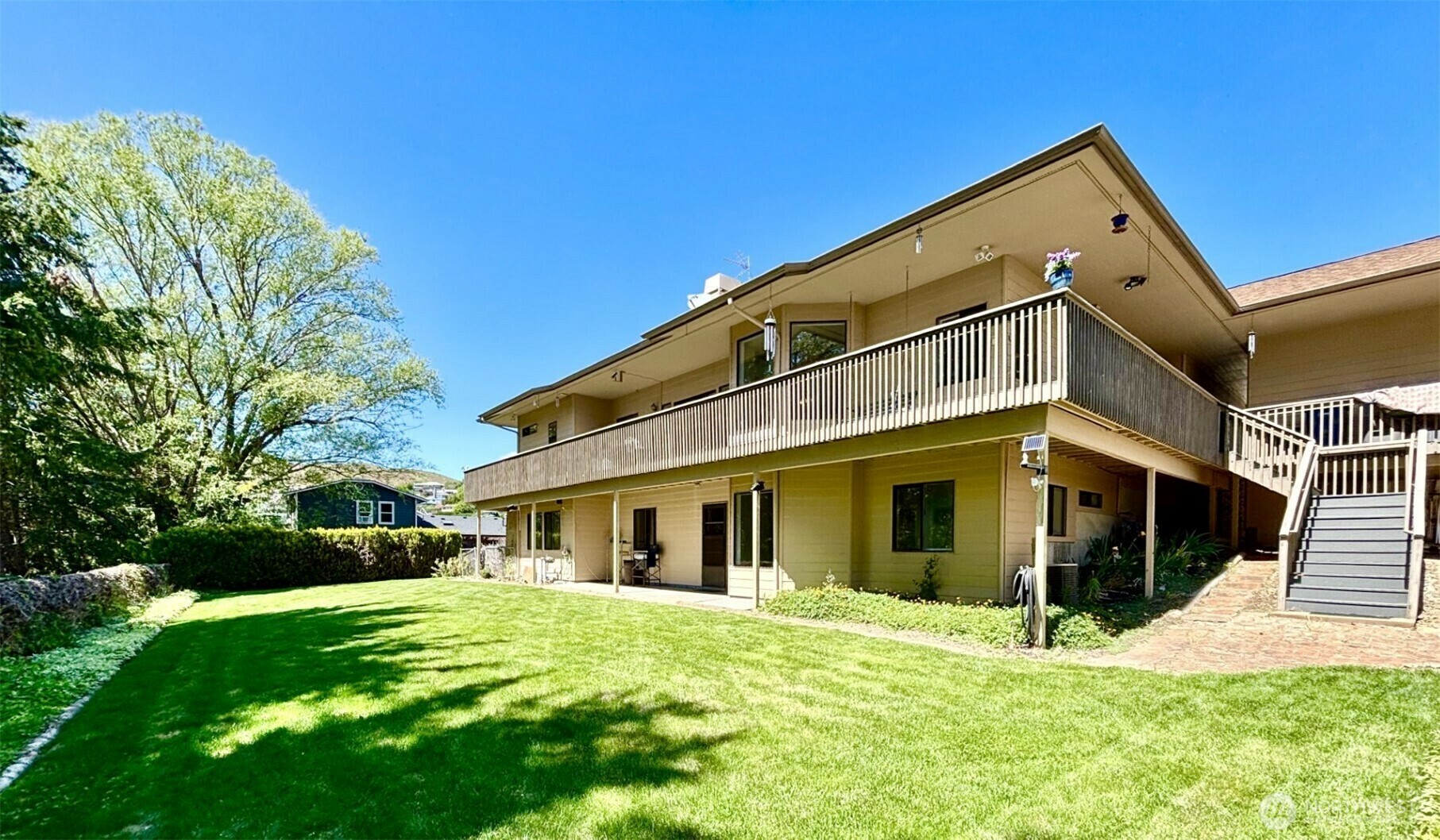Property Photo: 2009 Rainbow Lane WA 98801