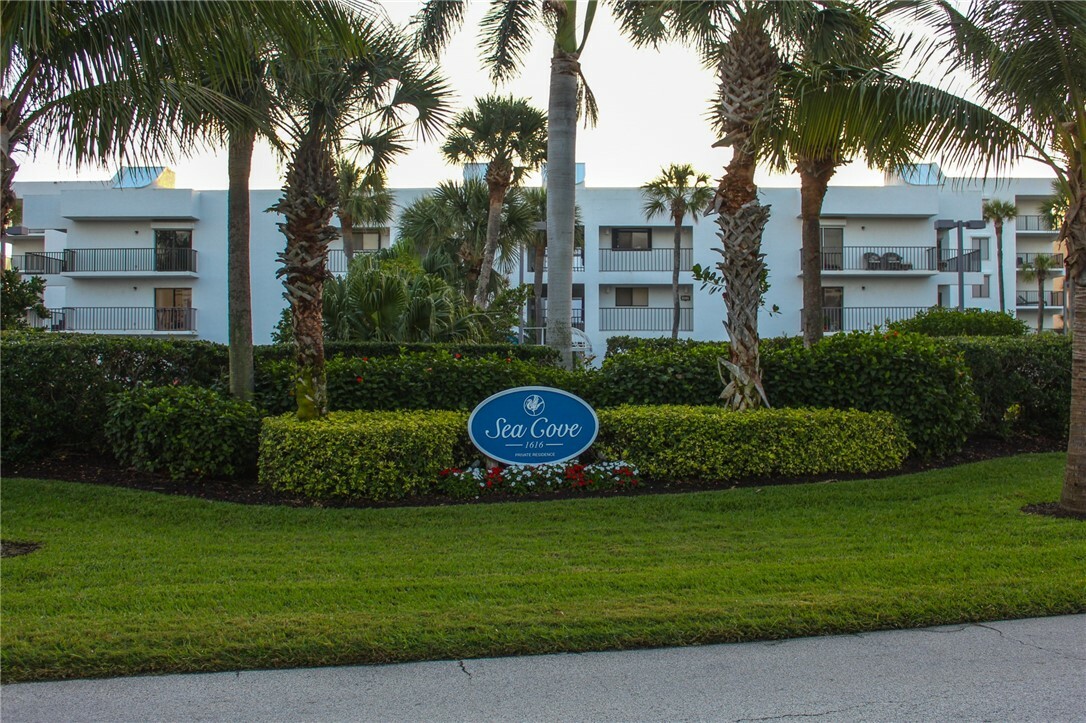 Property Photo:  1616 Ocean Drive 104  FL 32963 