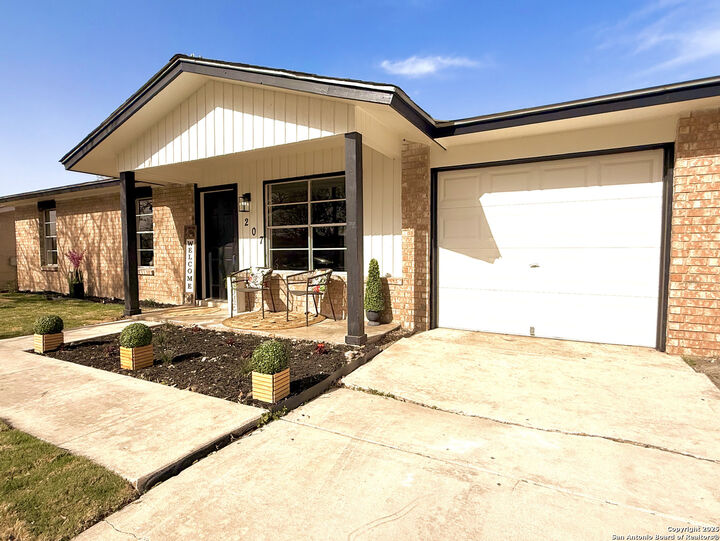 Property Photo: 207 Brenda TX 78109
