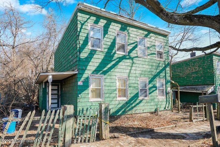 Property Photo:  54 Kreischer Street  NY 10309 