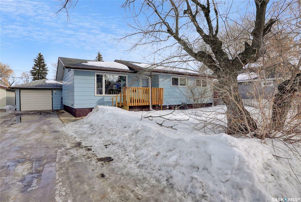 Property Photo:  924 Iroquois Street W  SK S6H 5B6 