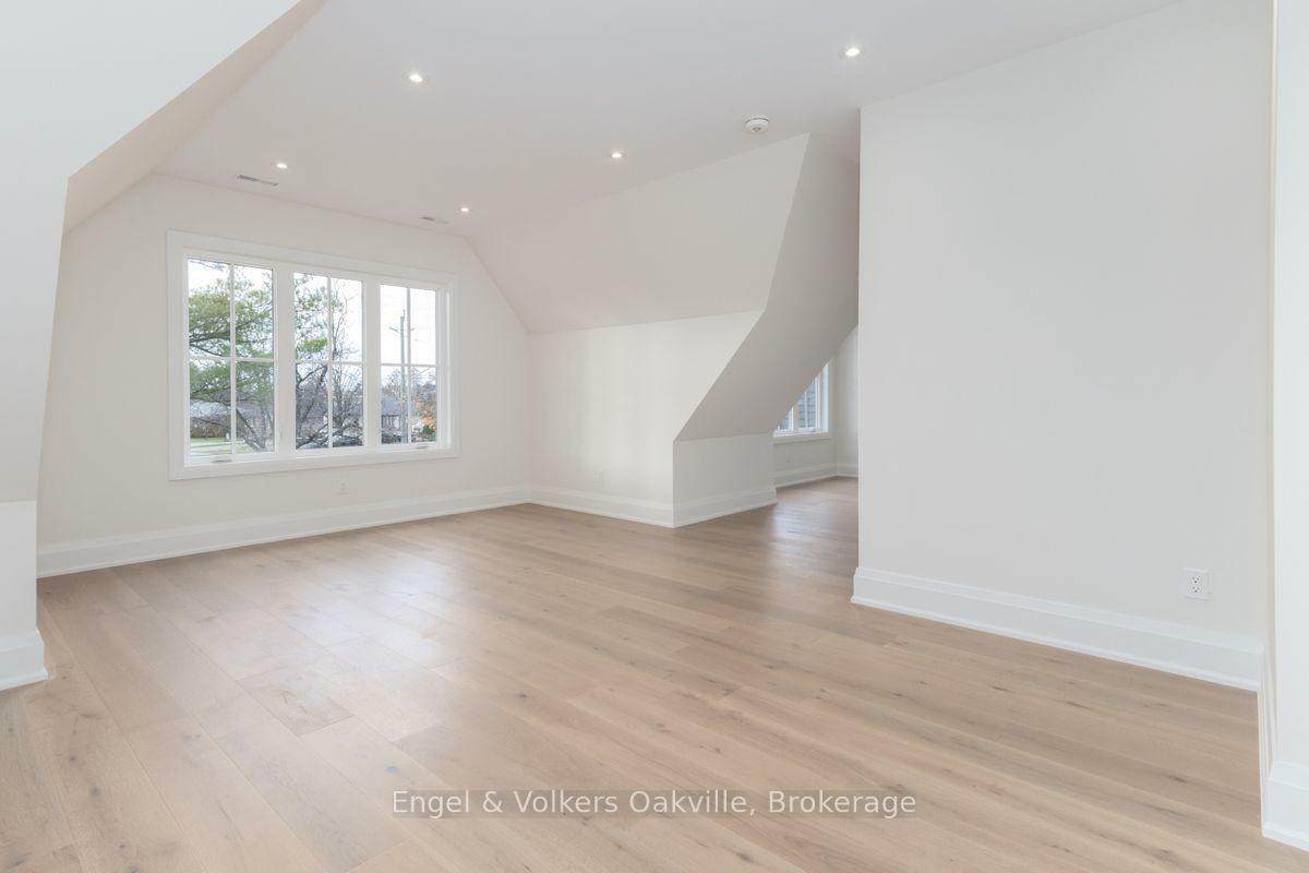 Photo de la propriété: 601 Maplehurst Avenue ON L6L 4Y8