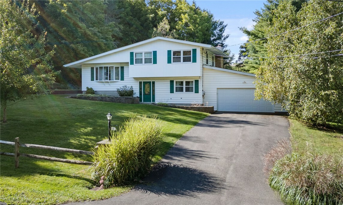 Property Photo: 16 S Knoll Drive NY 13053