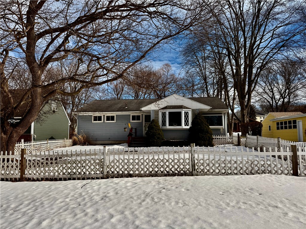 Property Photo: 11 Ridgefield Drive NY 14428