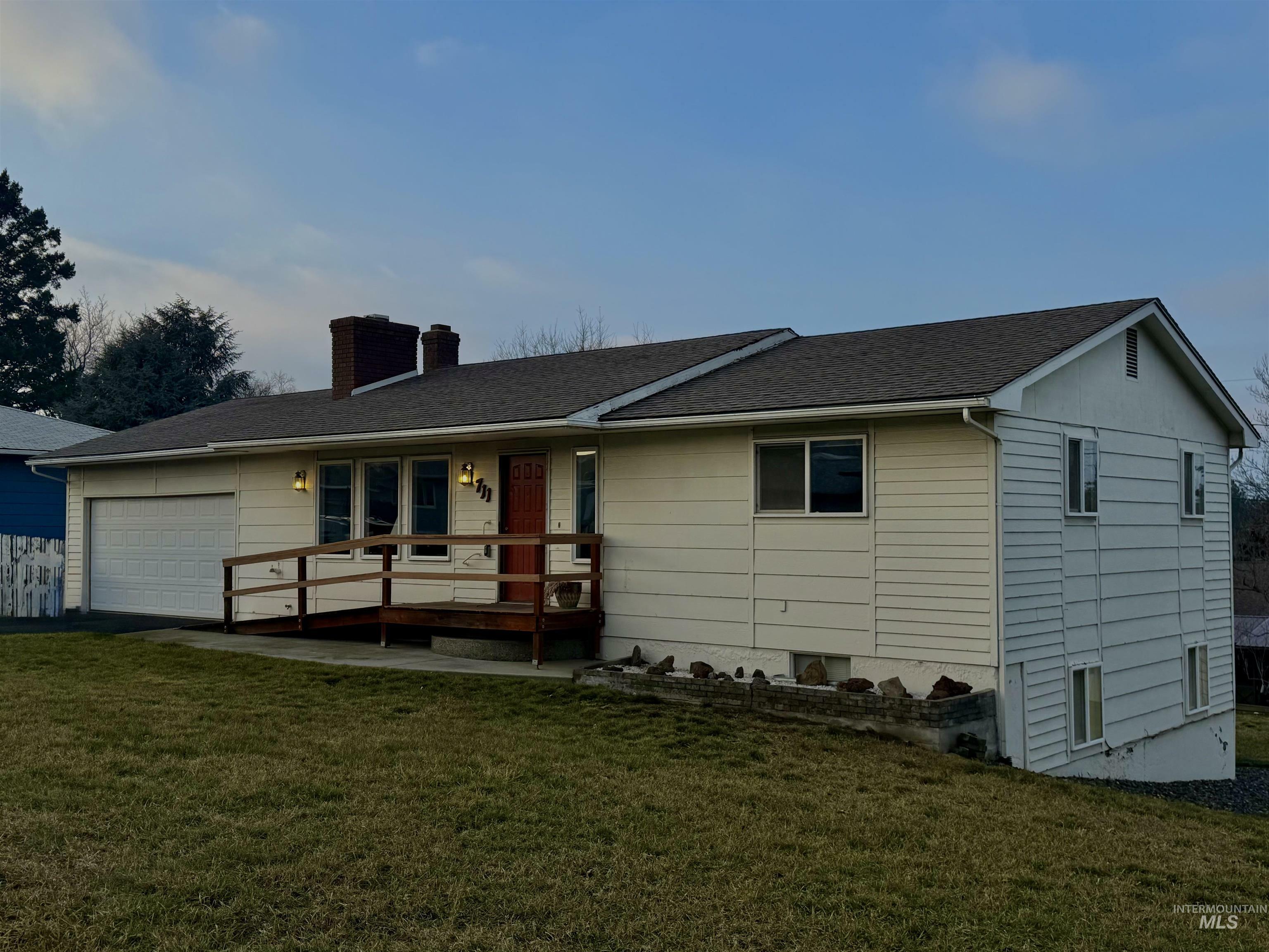 Property Photo: 711 Mayfair Ct. ID 83501