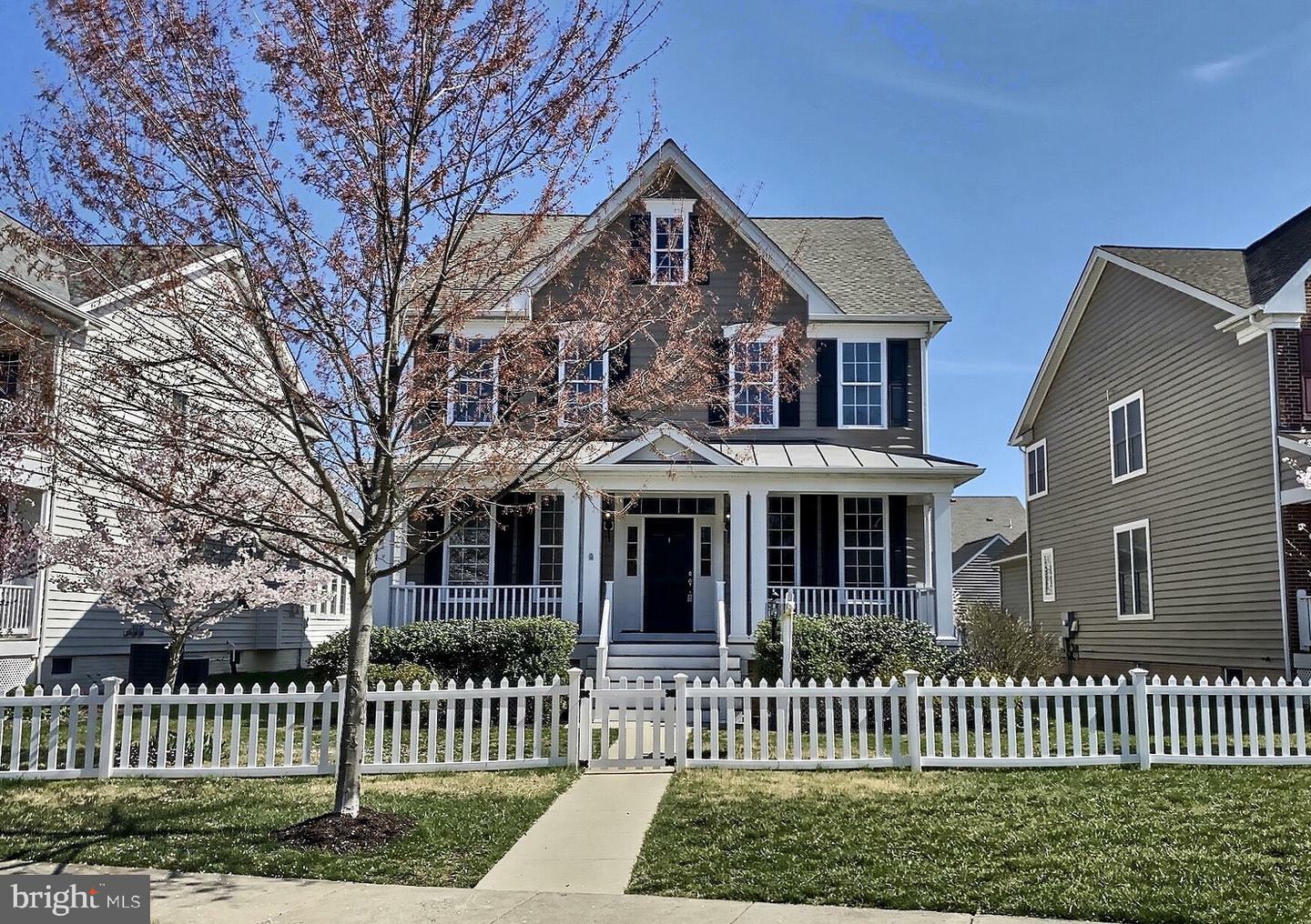 Property Photo: 25257 Doolittle Lane VA 20152
