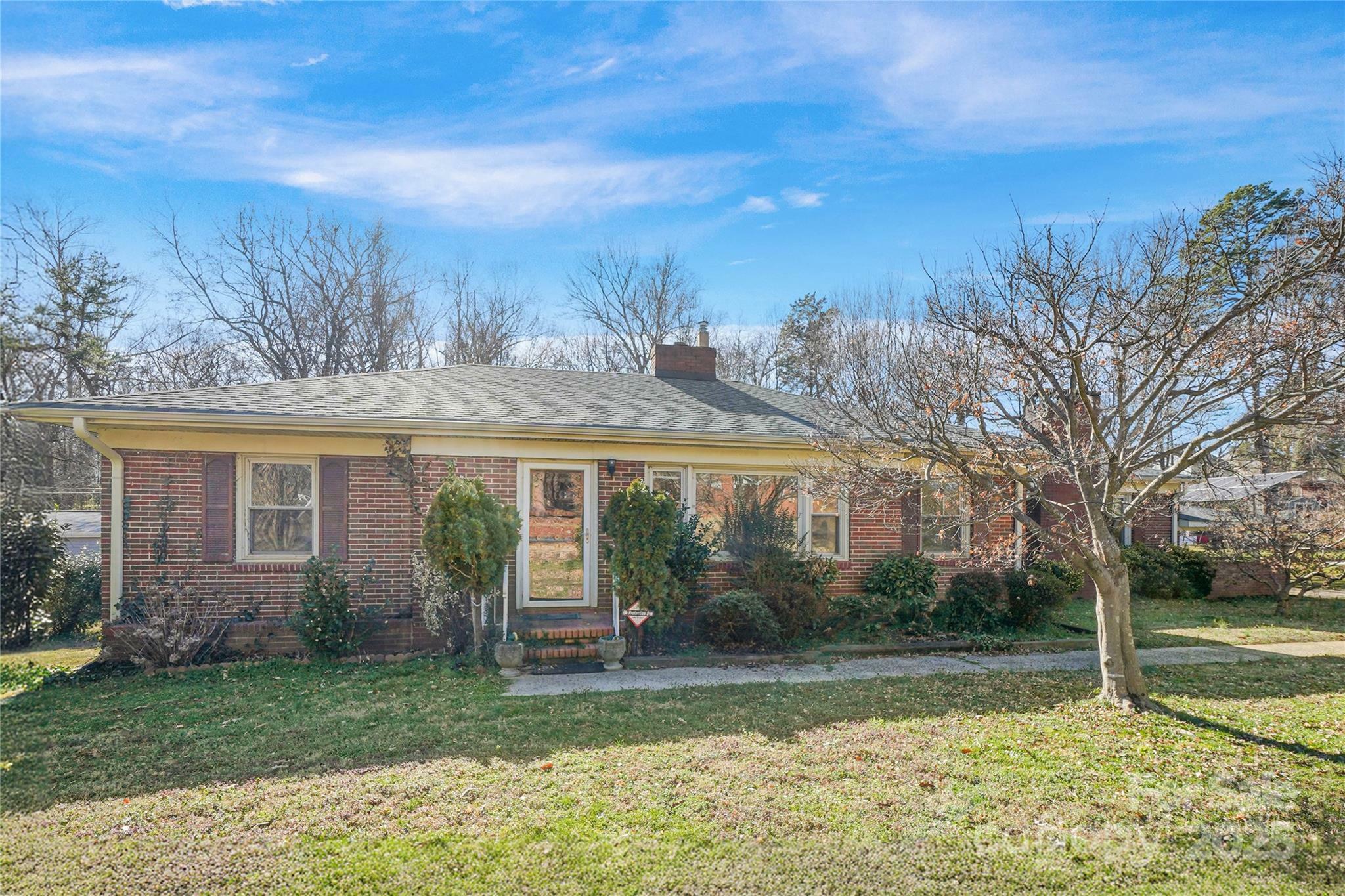 Property Photo: 3901 Starmount Avenue NC 28269