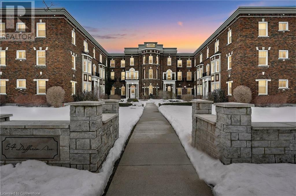 Property Photo:  54 Dufferin Avenue 12  ON N3T 4P5 