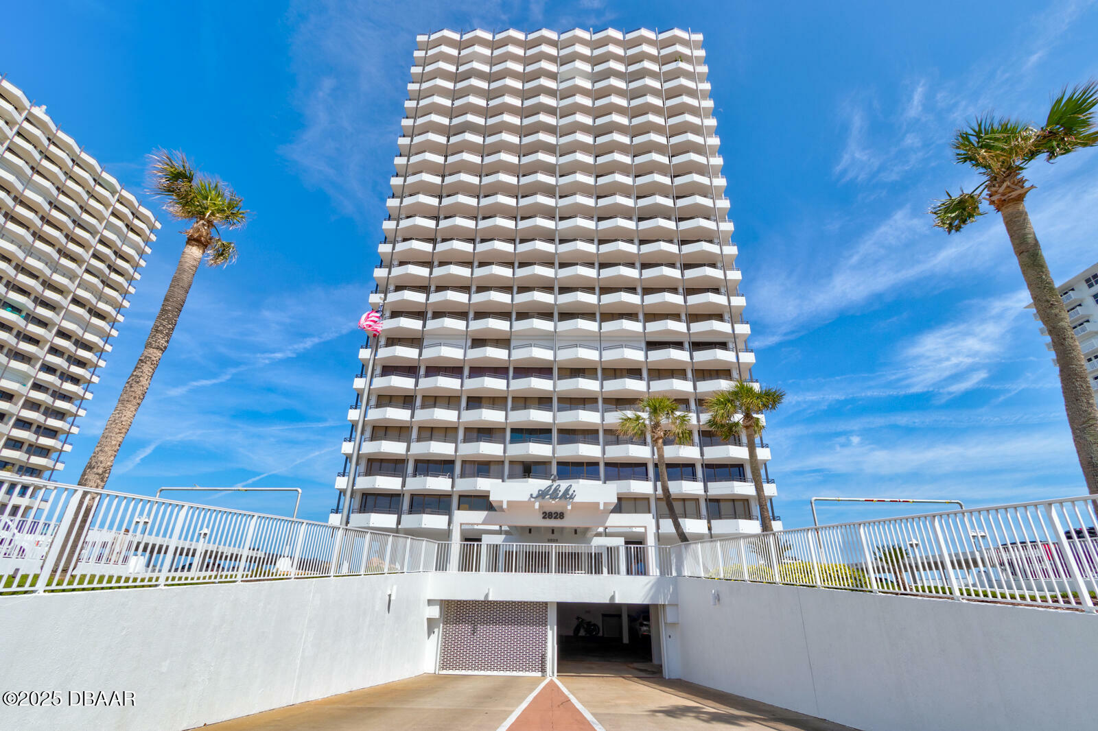 Property Photo: 2828 N Atlantic Avenue FL 32118