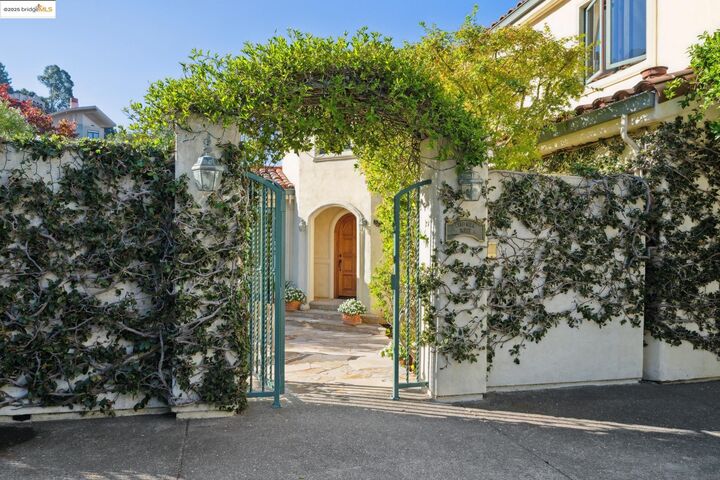 Property Photo:  29 Live Oak Rd  CA 94705 