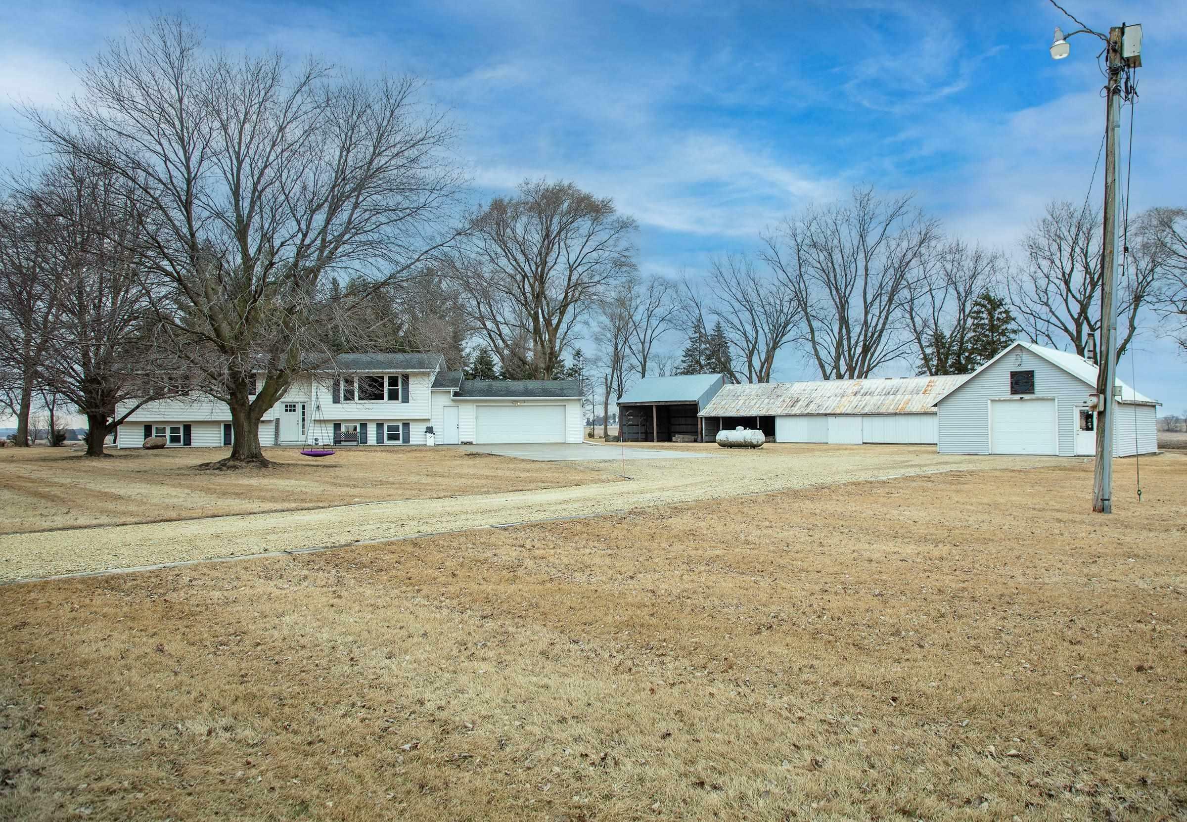 33673 210th St  Waverly IA 50677 photo