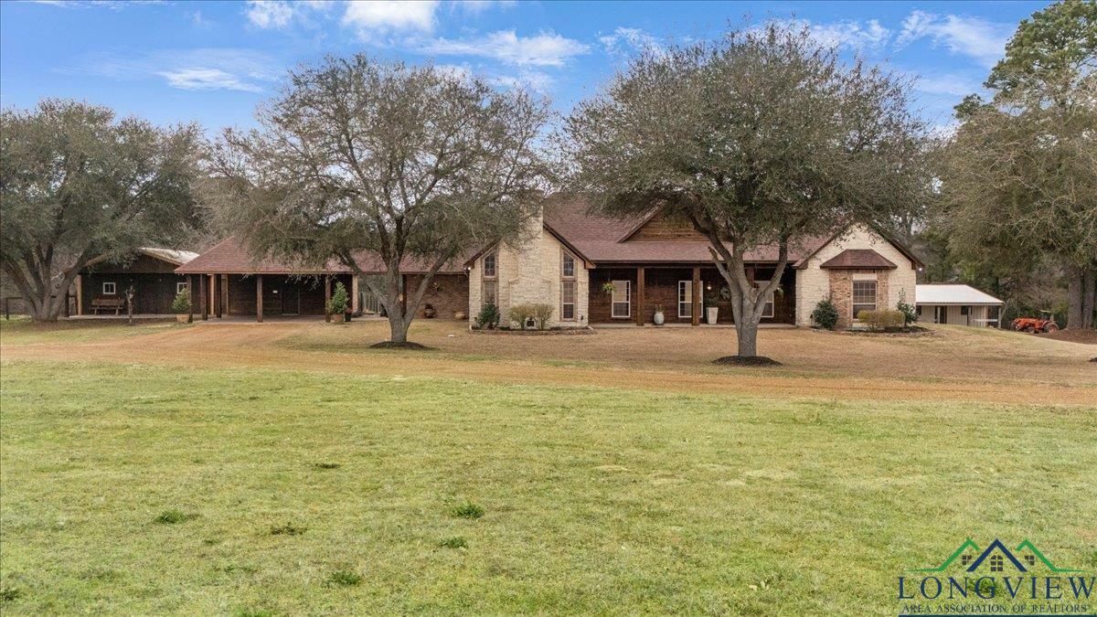 Property Photo: 375 Cr 3812 TX 75789