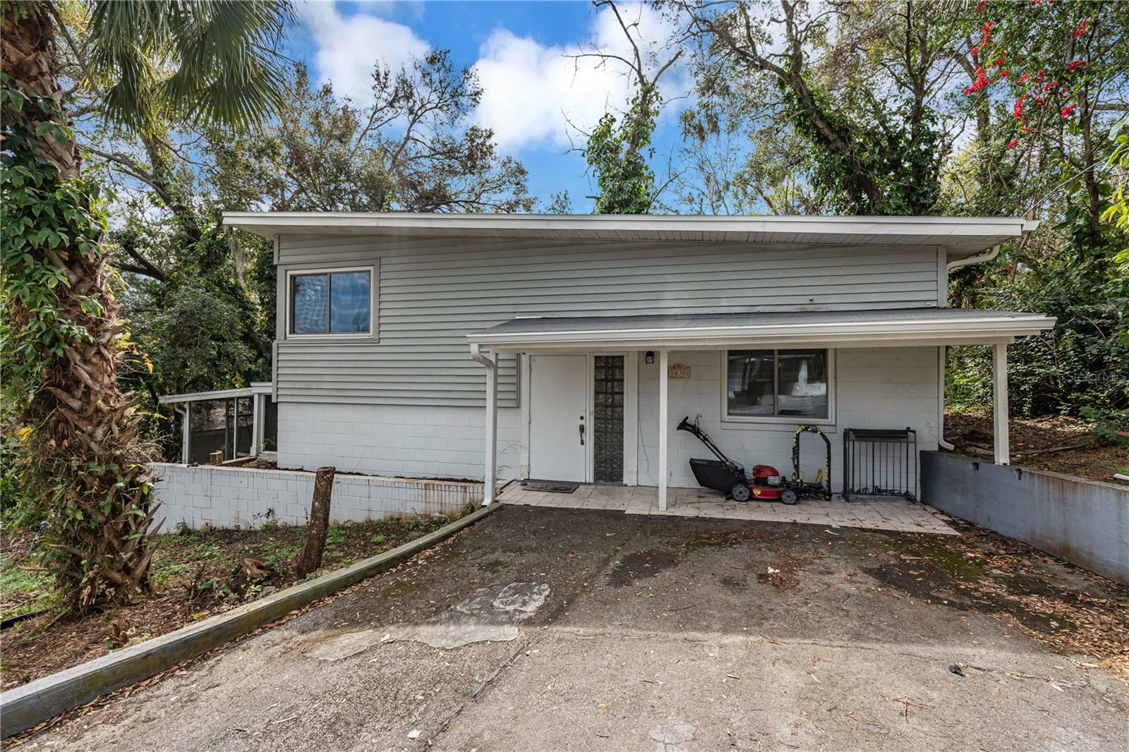 Property Photo:  1630 Lakeview Court  FL 32726 