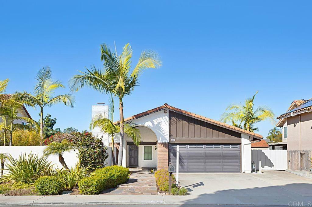 Property Photo: 324 Avenida De Las Rosas CA 92024