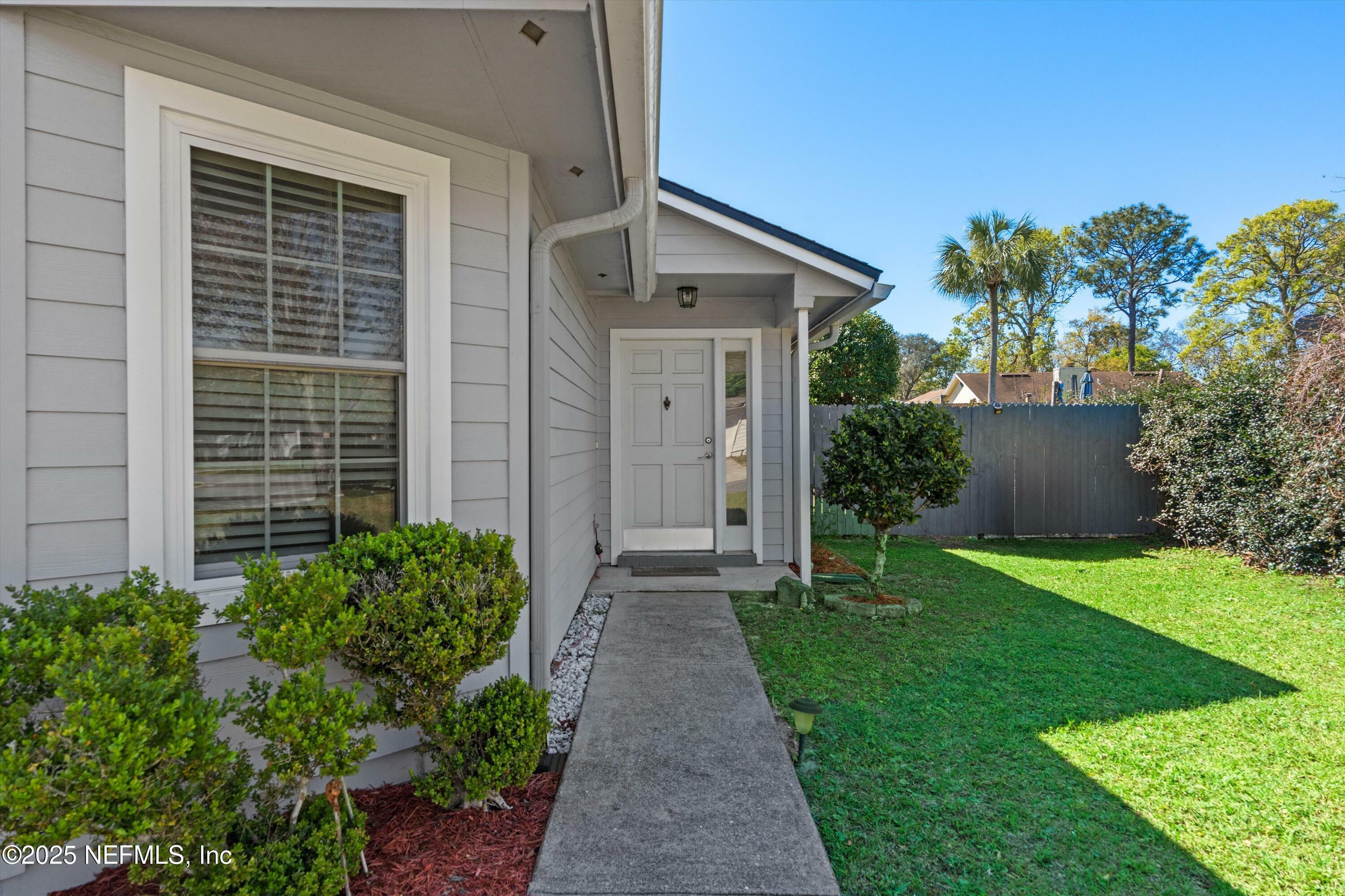 Property Photo:  12438 Safeshelter Drive S  FL 32225 