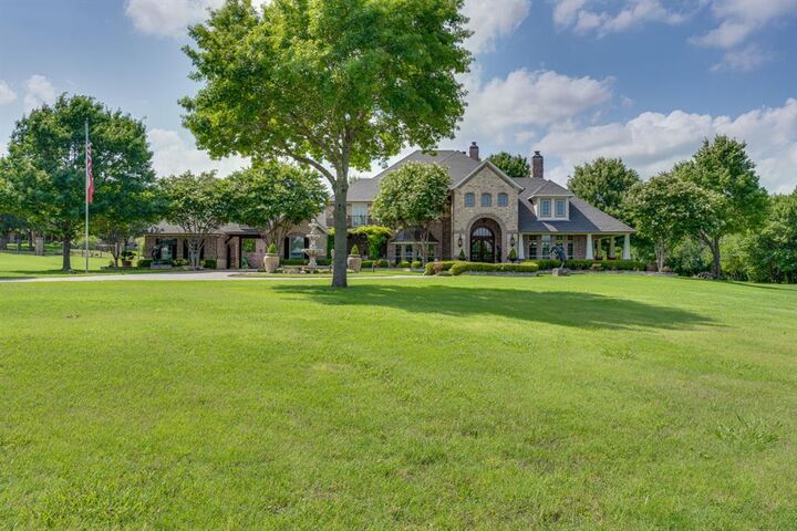 Property Photo: 725 Locust Drive TX 75154