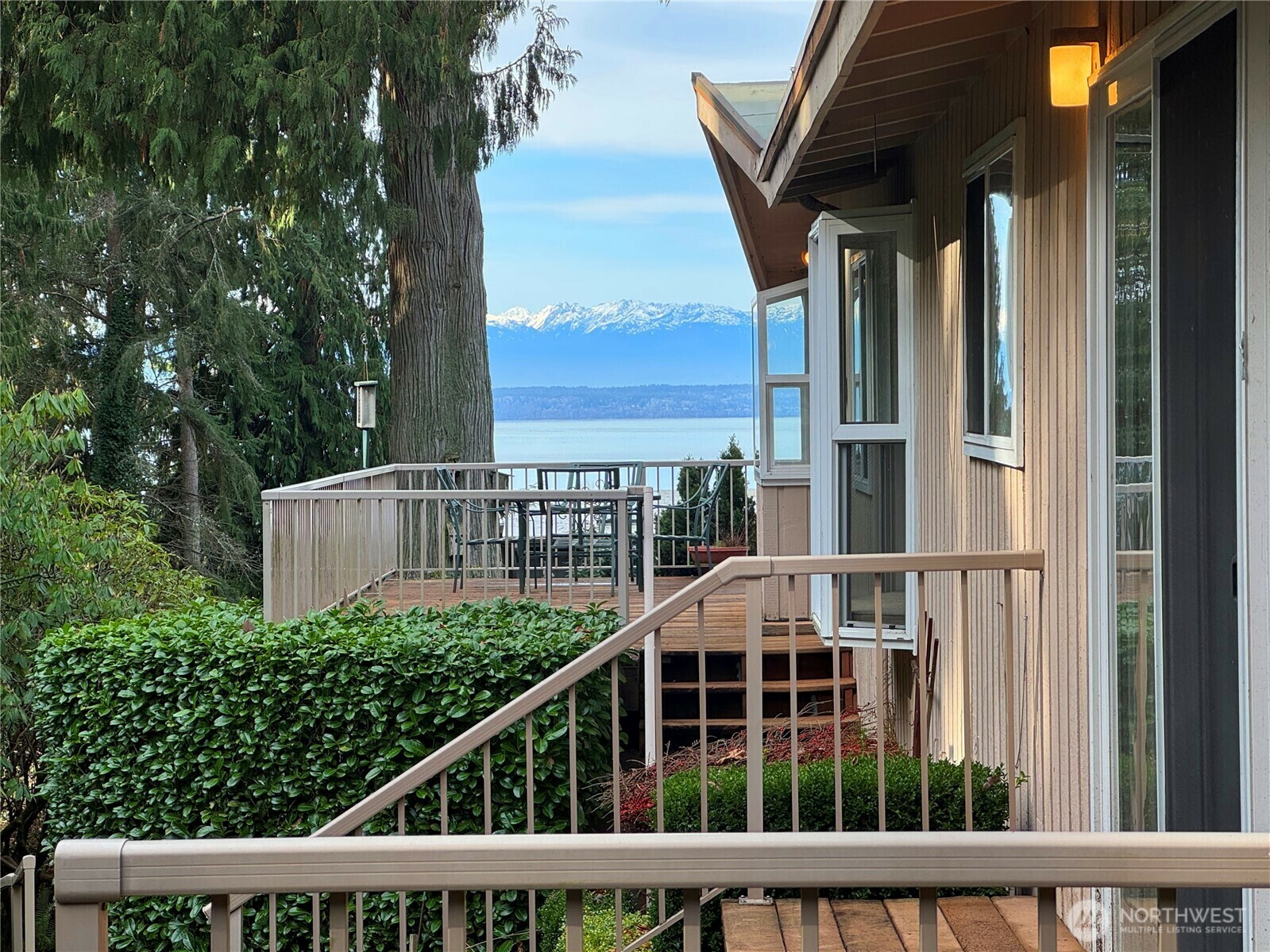 Property Photo:  16620  72nd Avenue W  WA 98026 