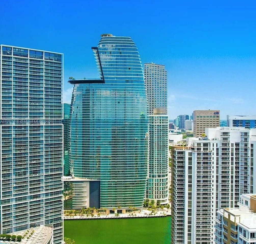 Property Photo:  300 Biscayne Boulevard Way  FL 33131 