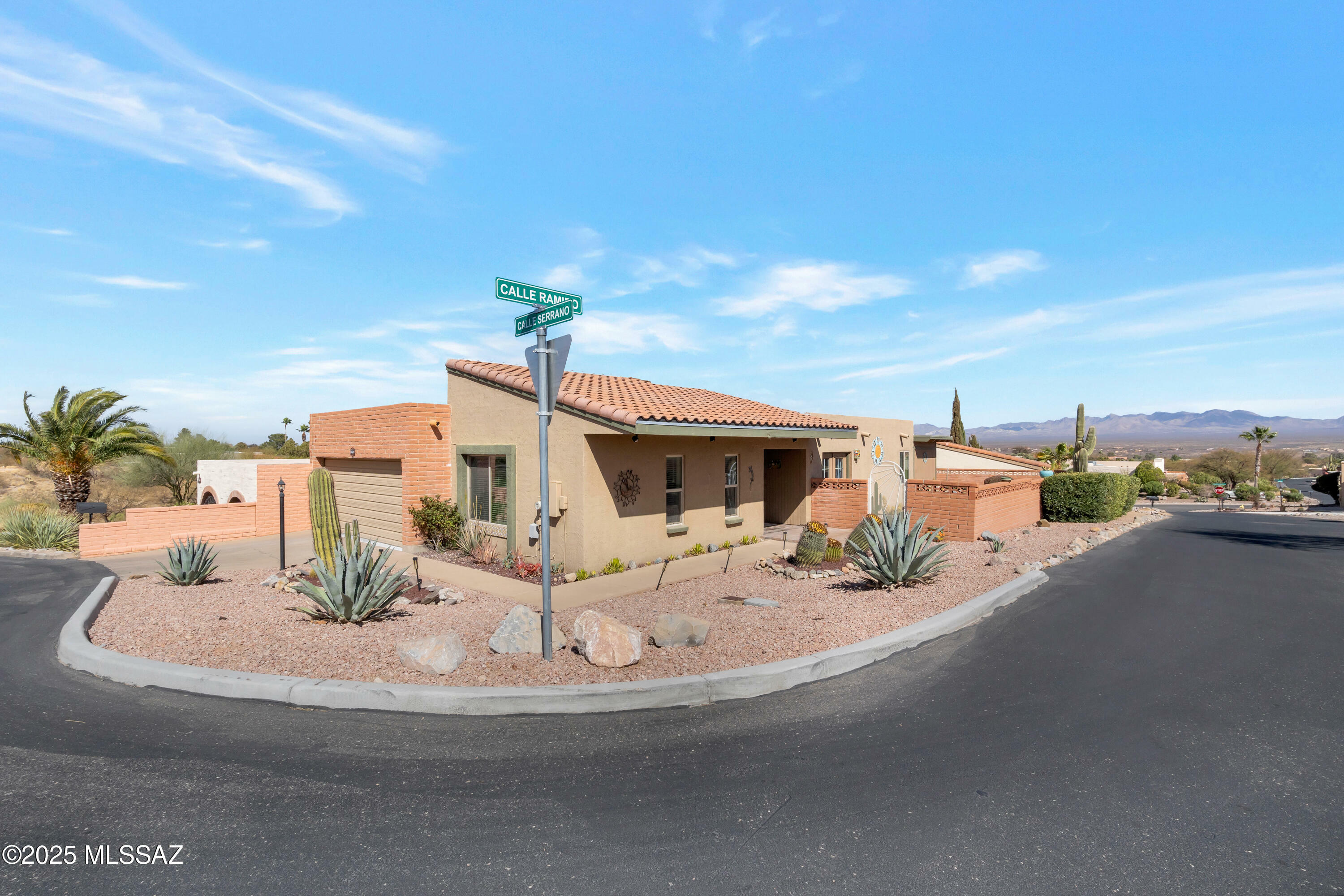 Property Photo:  1251 W Calle Serrano  AZ 85622 