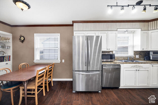 Property Photo: 423 N 200 E UT 84337