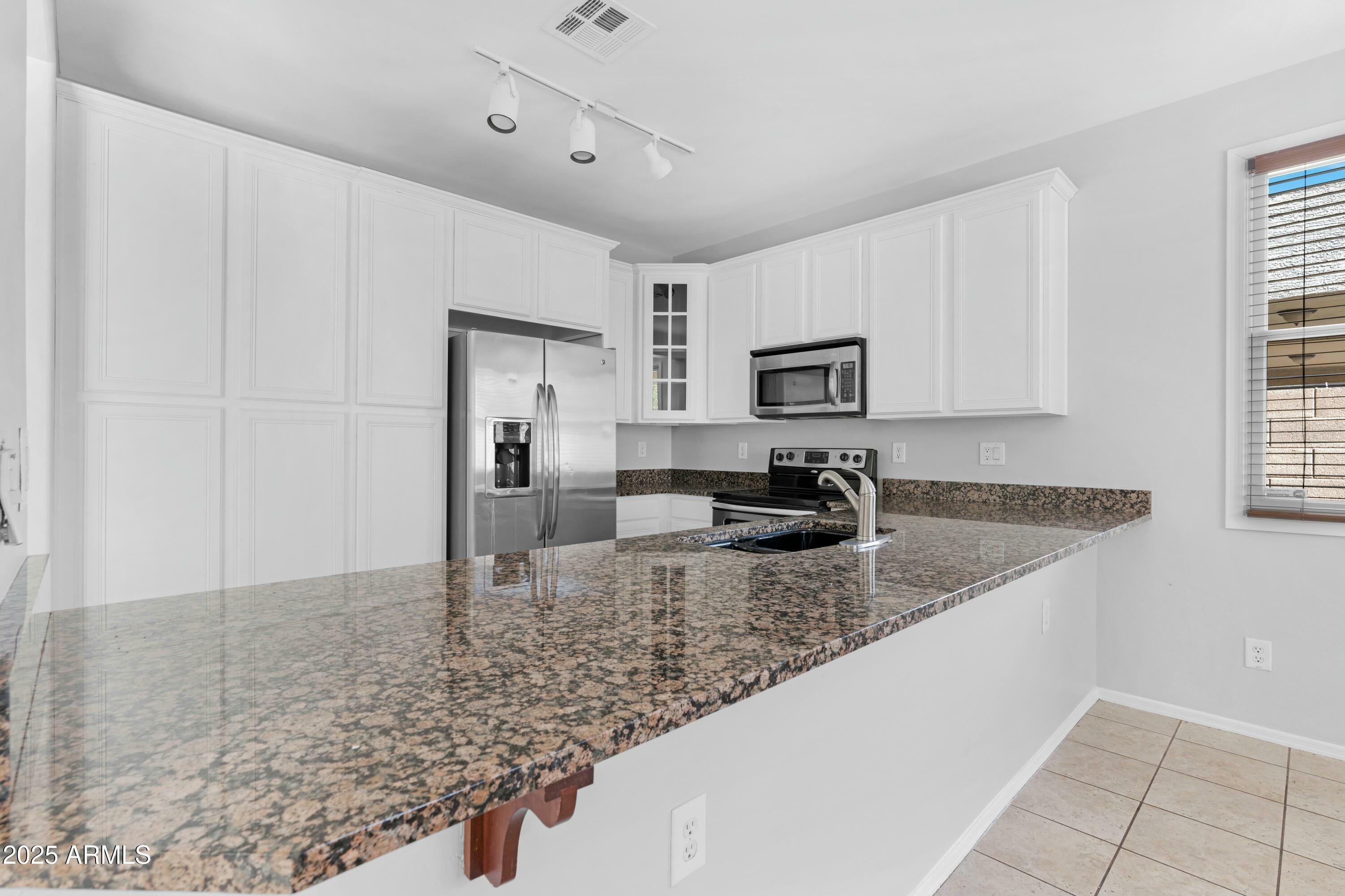Property Photo: 2331 E Pecan Road AZ 85040