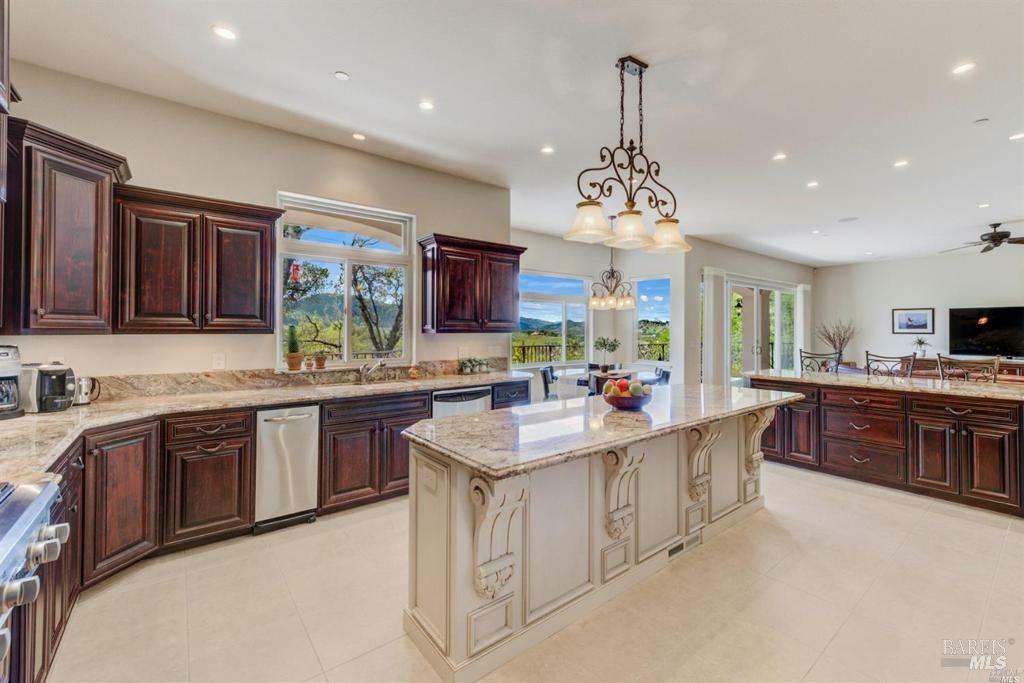 Property Photo: 184 Wykoff Drive CA 95688