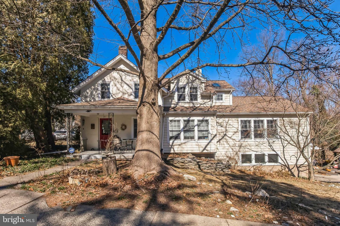 Property Photo:  211 W Waverly Road  PA 19038 