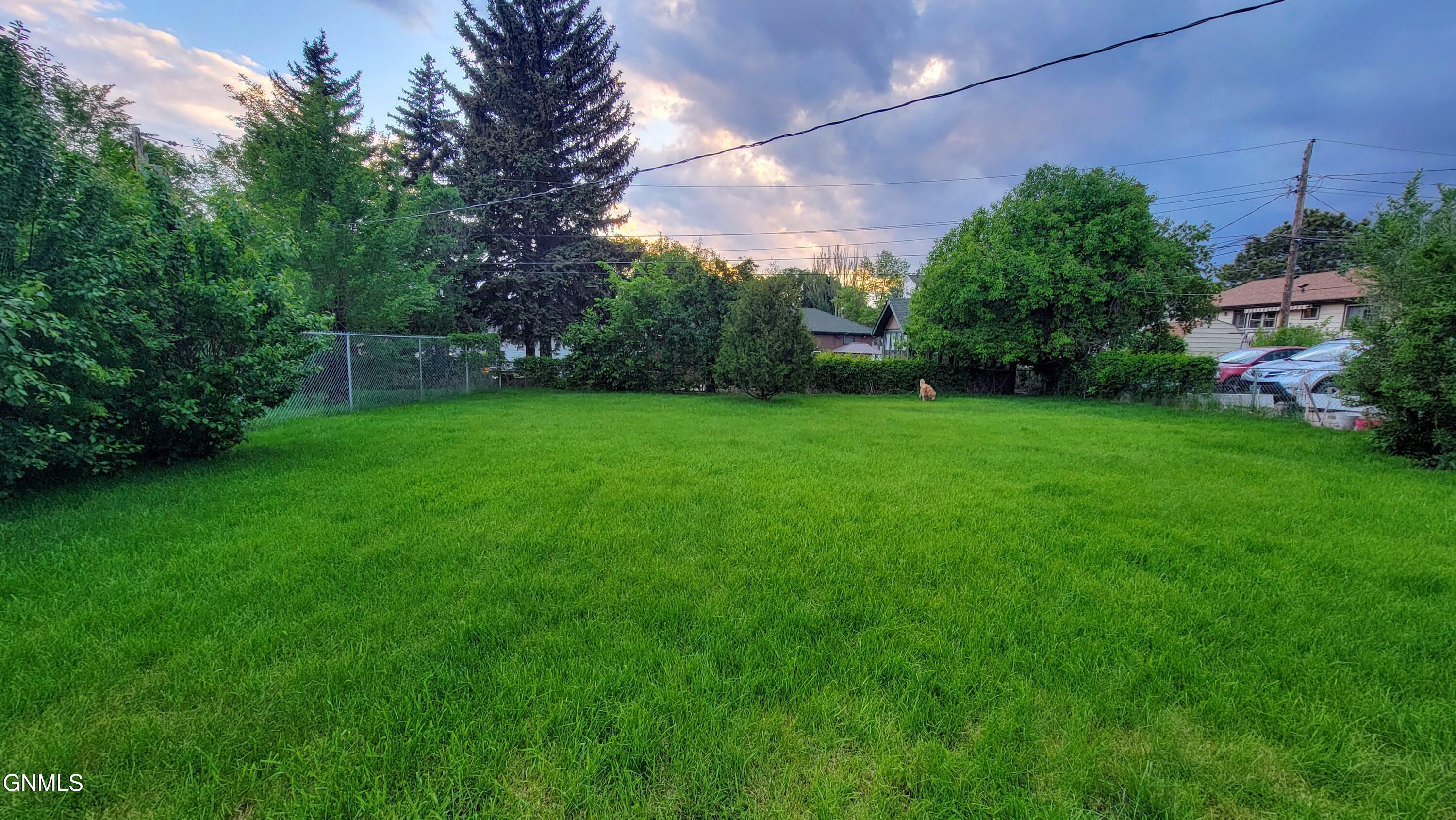 Property Photo: 1114 N 18th Street ND 58501