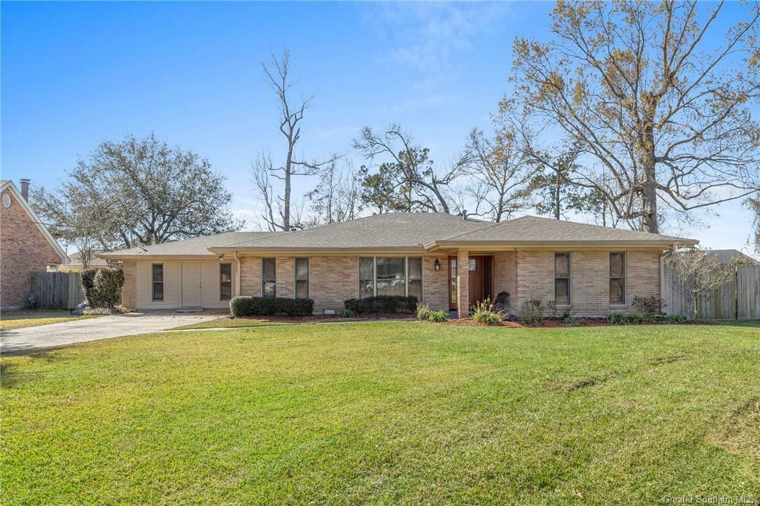 Property Photo: 1619 S Whispering Woods Drive LA 70605