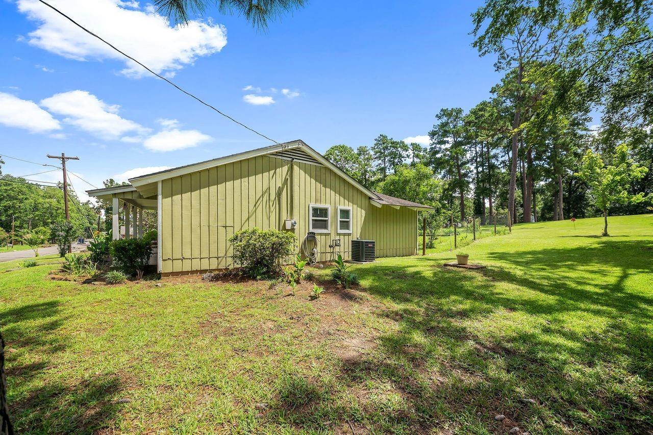 Property Photo: 301 Skyview Drive TX 77351