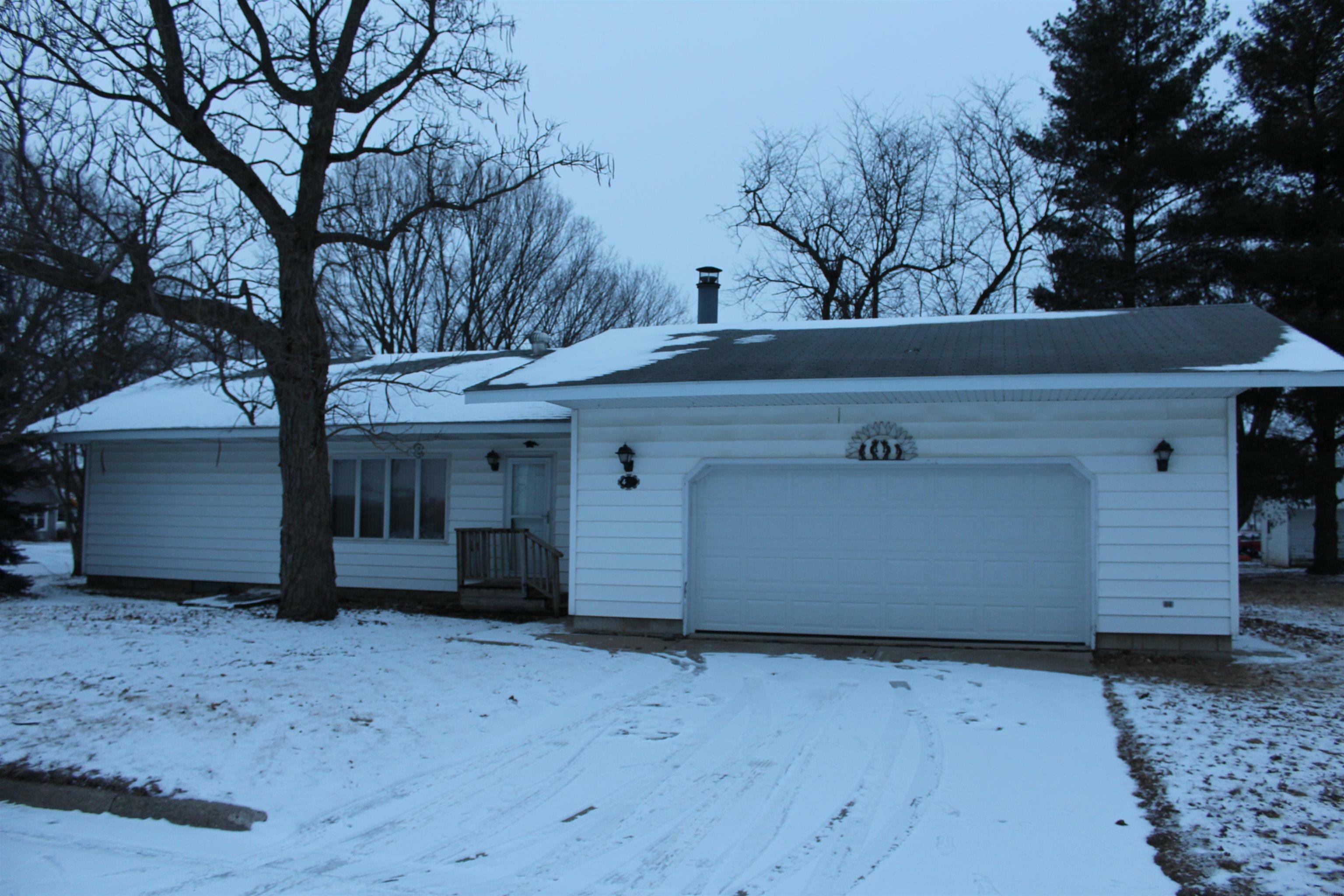 Property Photo:  405 Courtland  IA 50636 