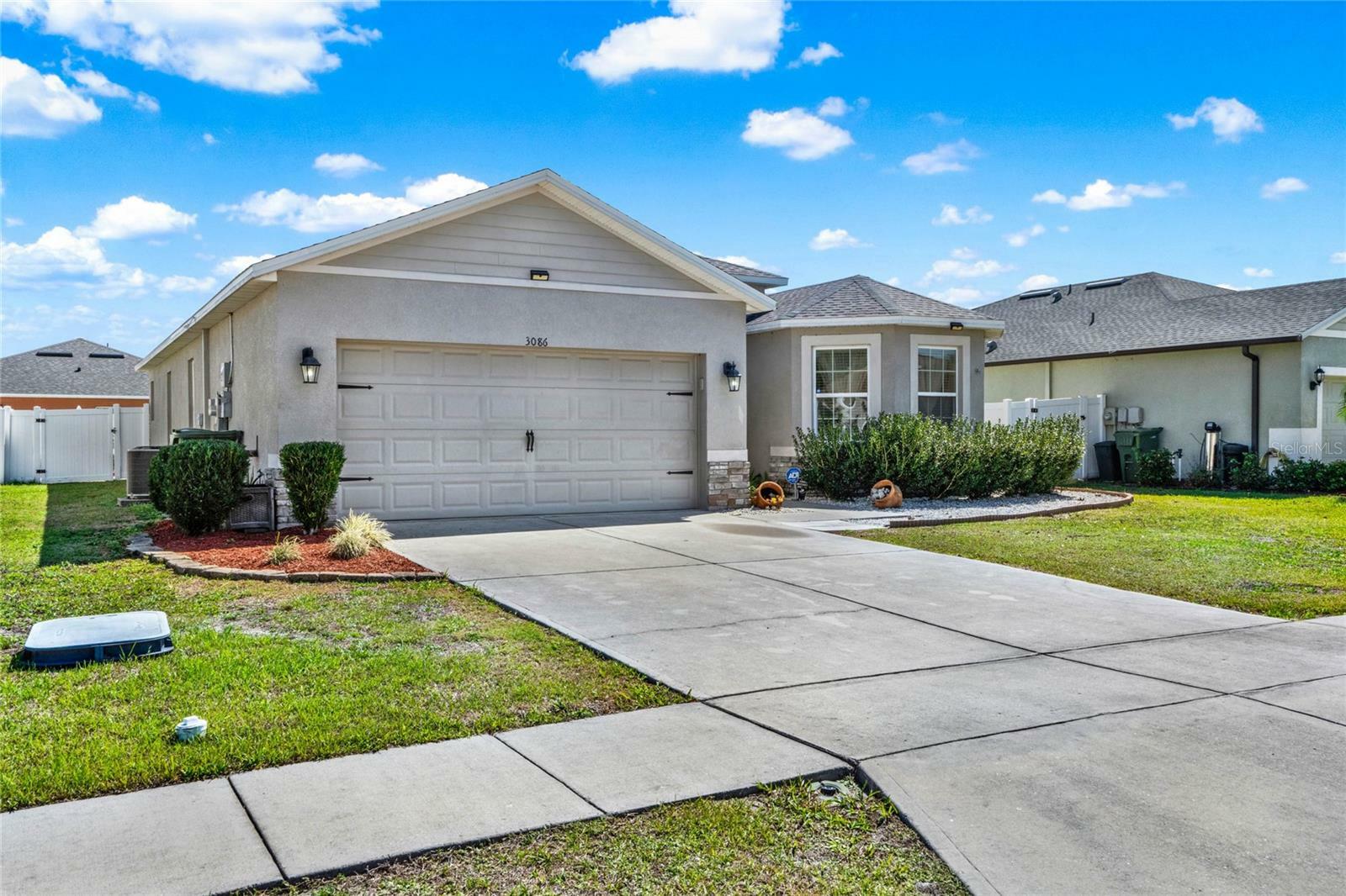 Property Photo:  3086 Brenton Manor Loop  FL 33881 