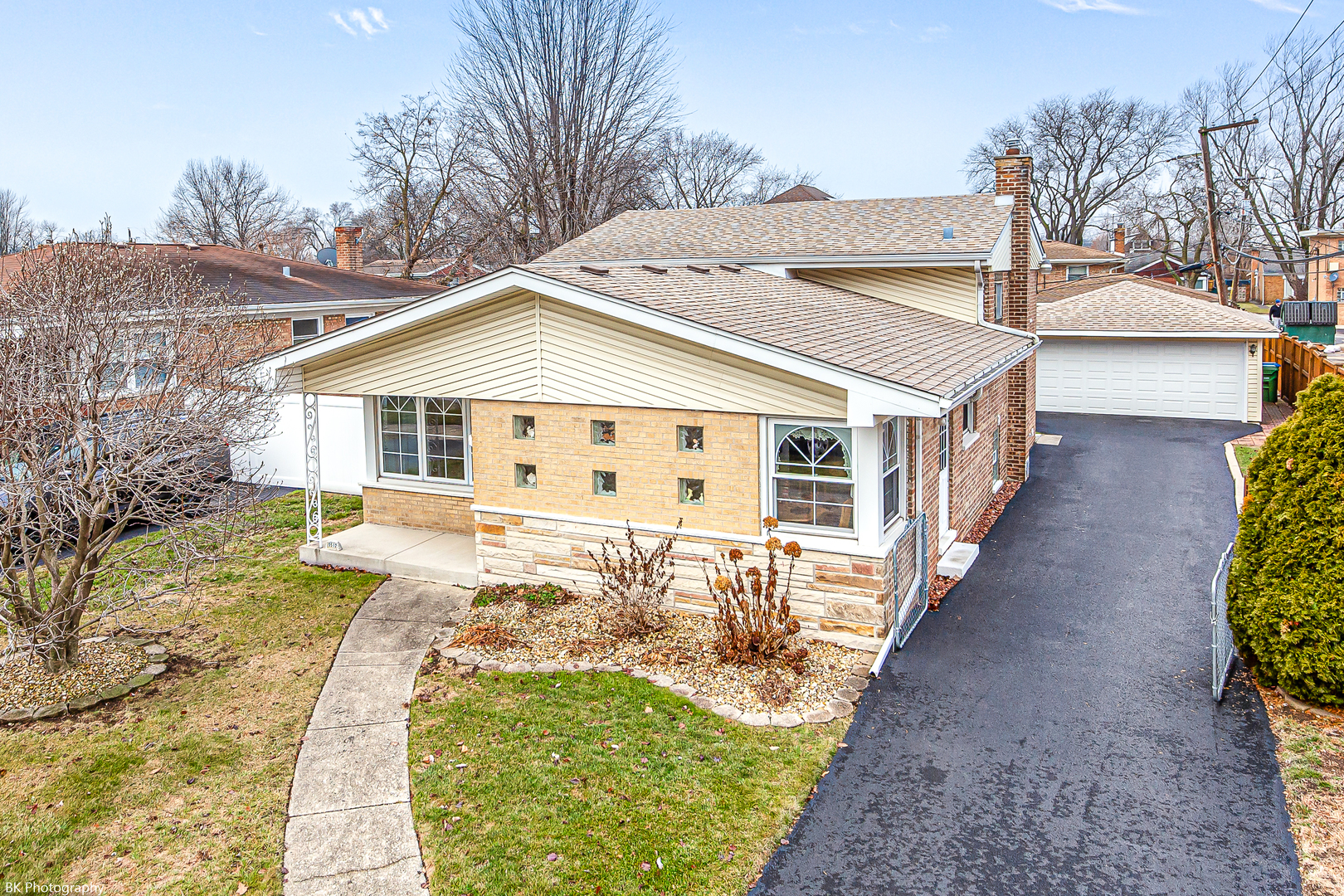 9512 S Kenton Avenue  Oak Lawn IL 60453 photo