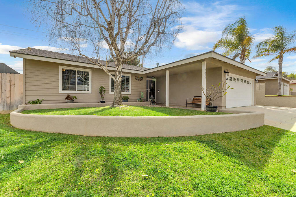 Property Photo:  2345 Avenida Del Vista  CA 92882 