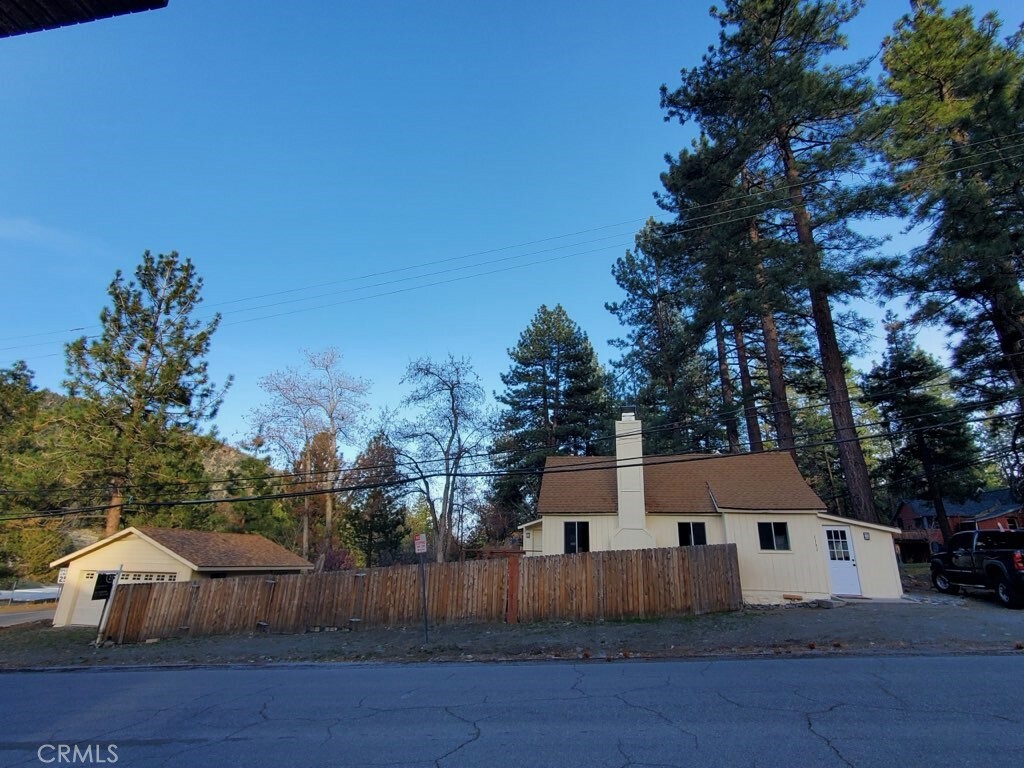Property Photo:  1131 Apple Avenue  CA 92397 