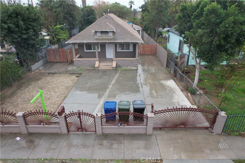 Property Photo:  521 W Sunkist Street  CA 91762 