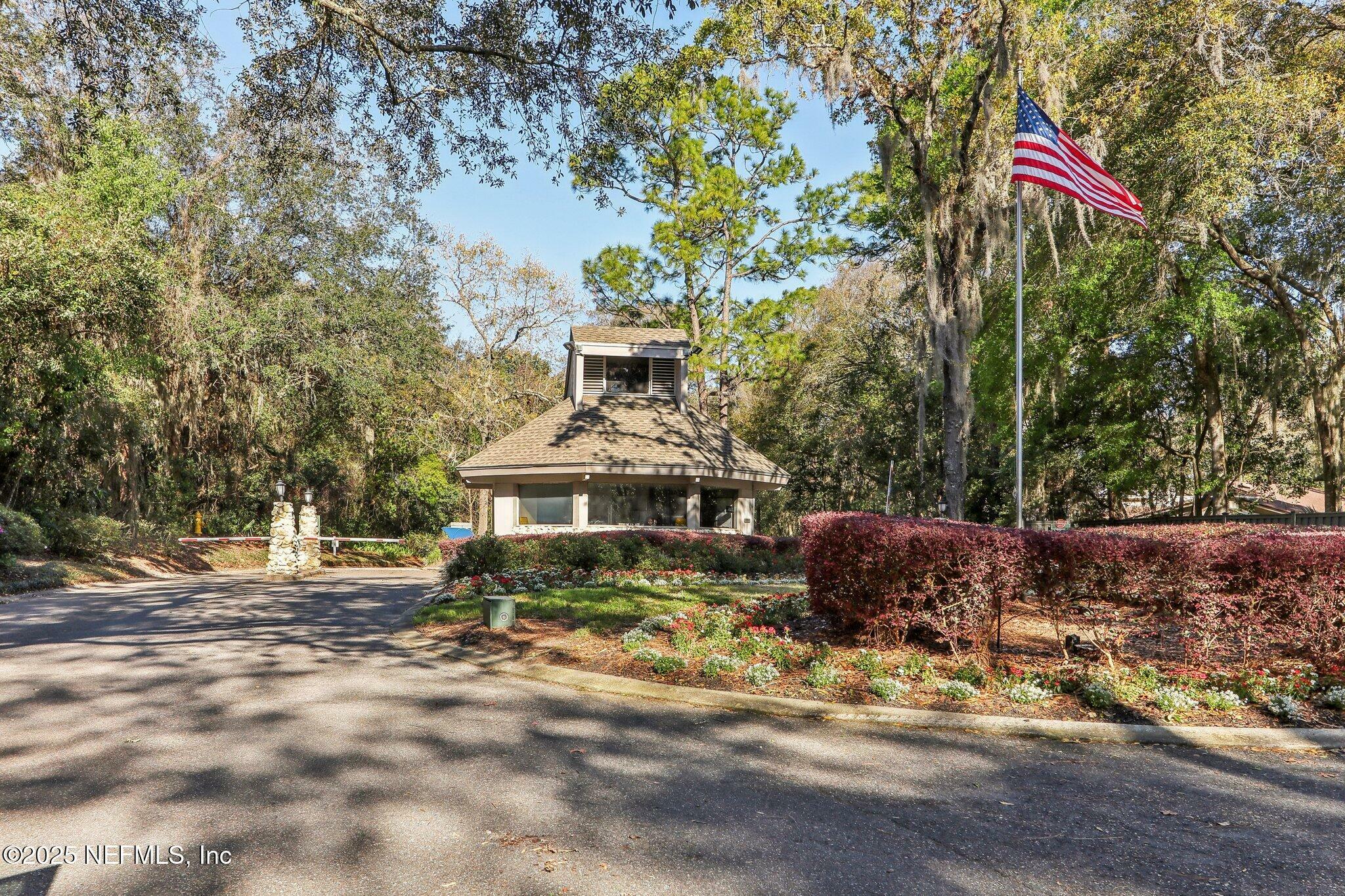 Property Photo:  4350 Springmoor Drive E  FL 32225 