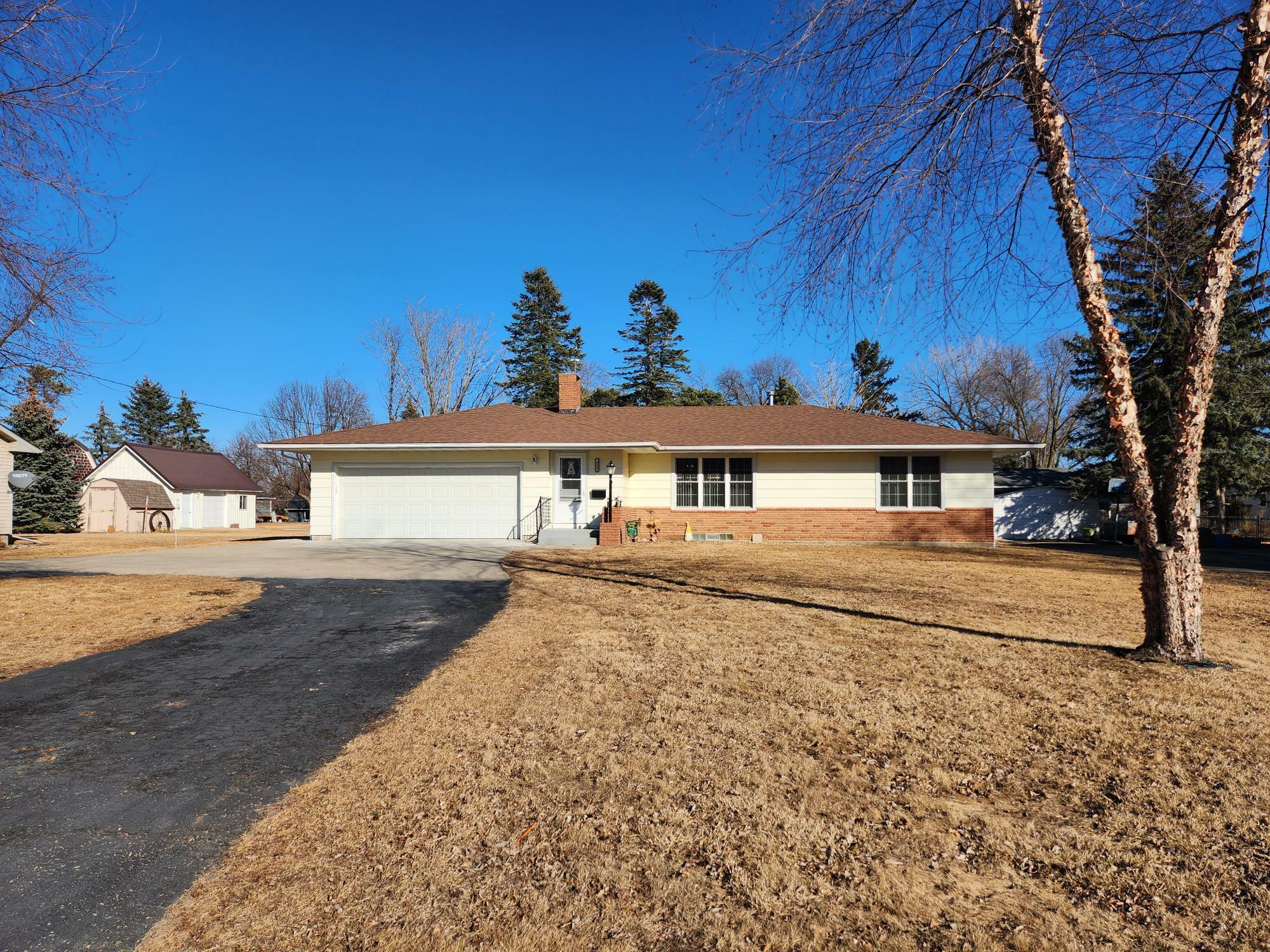 Property Photo:  421 Center Avenue S  MN 56036 