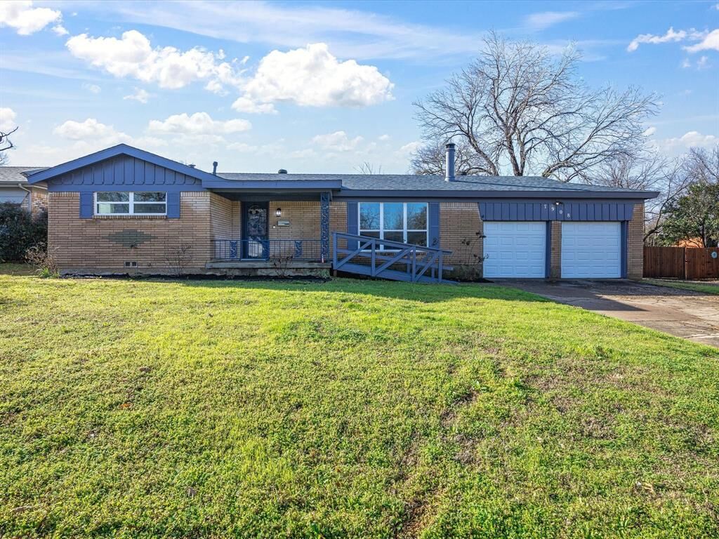 Property Photo: 7908 Leslie Drive TX 76118
