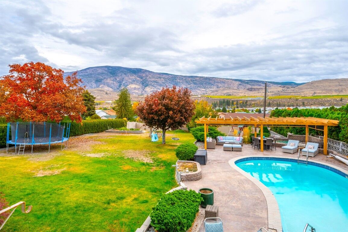 Property Photo: 6521 Bellevue Drive BC V0H 1T4