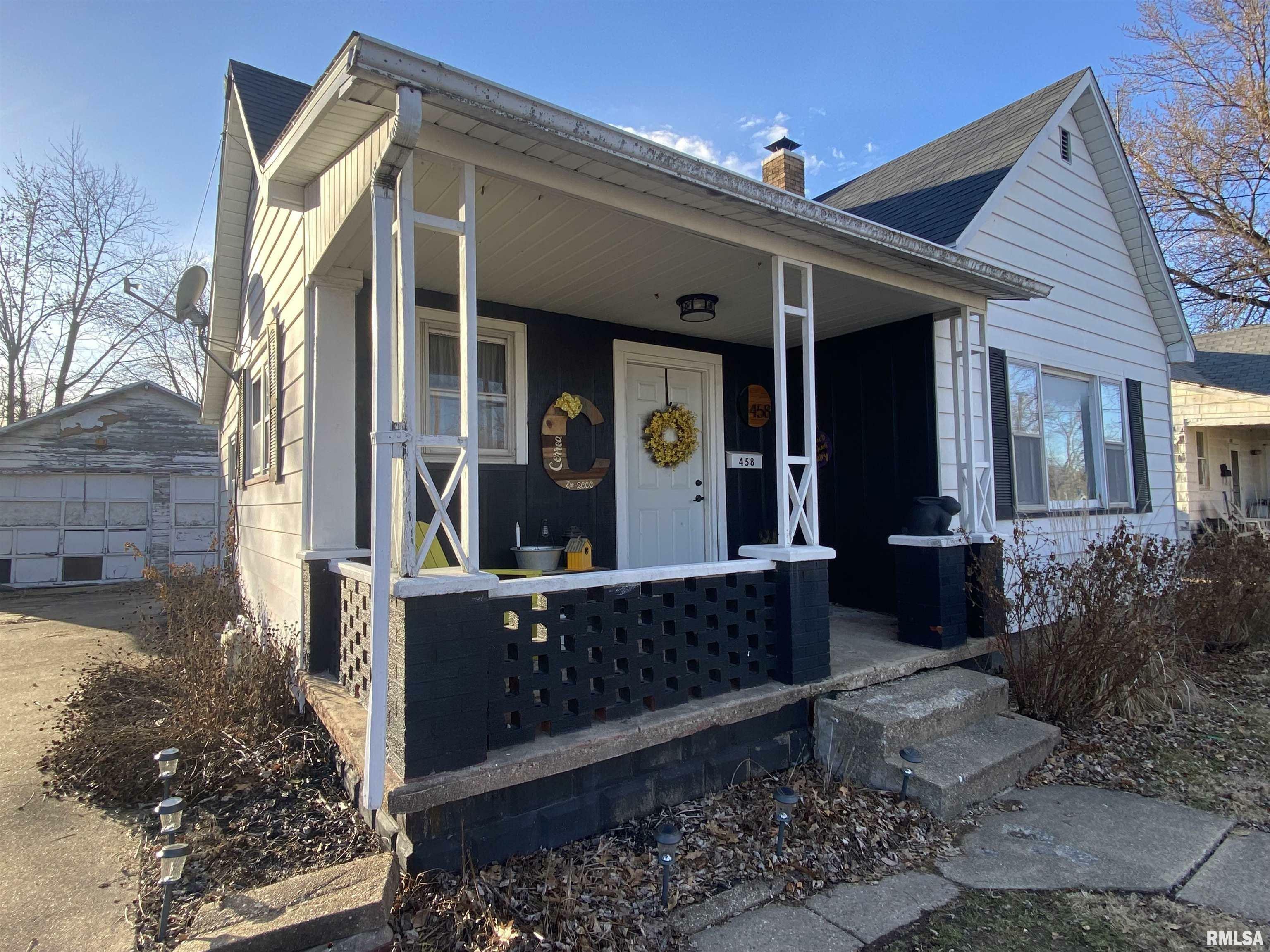 Property Photo:  458 N 8th Avenue  IL 61520 