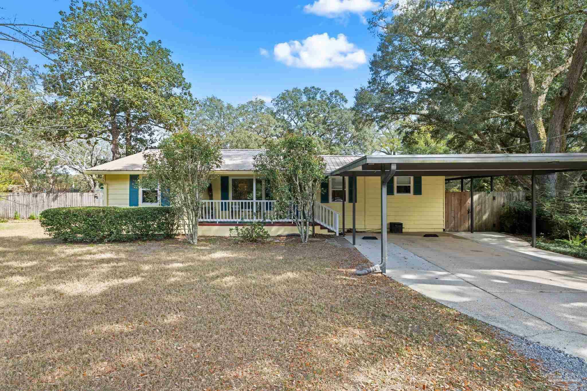 Property Photo: 3216 Muldoon Rd FL 32526