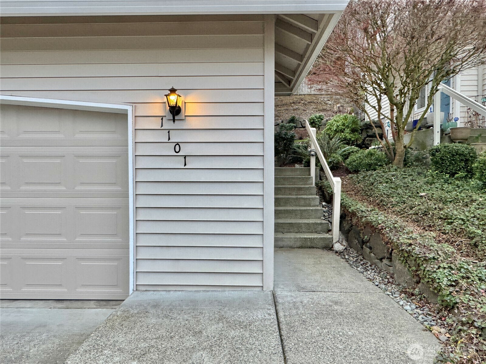 Property Photo:  4712  Mill Pond Drive SE 1101  WA 98092 